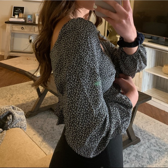 Blue Blush crop tie front top - Picture 2 of 3